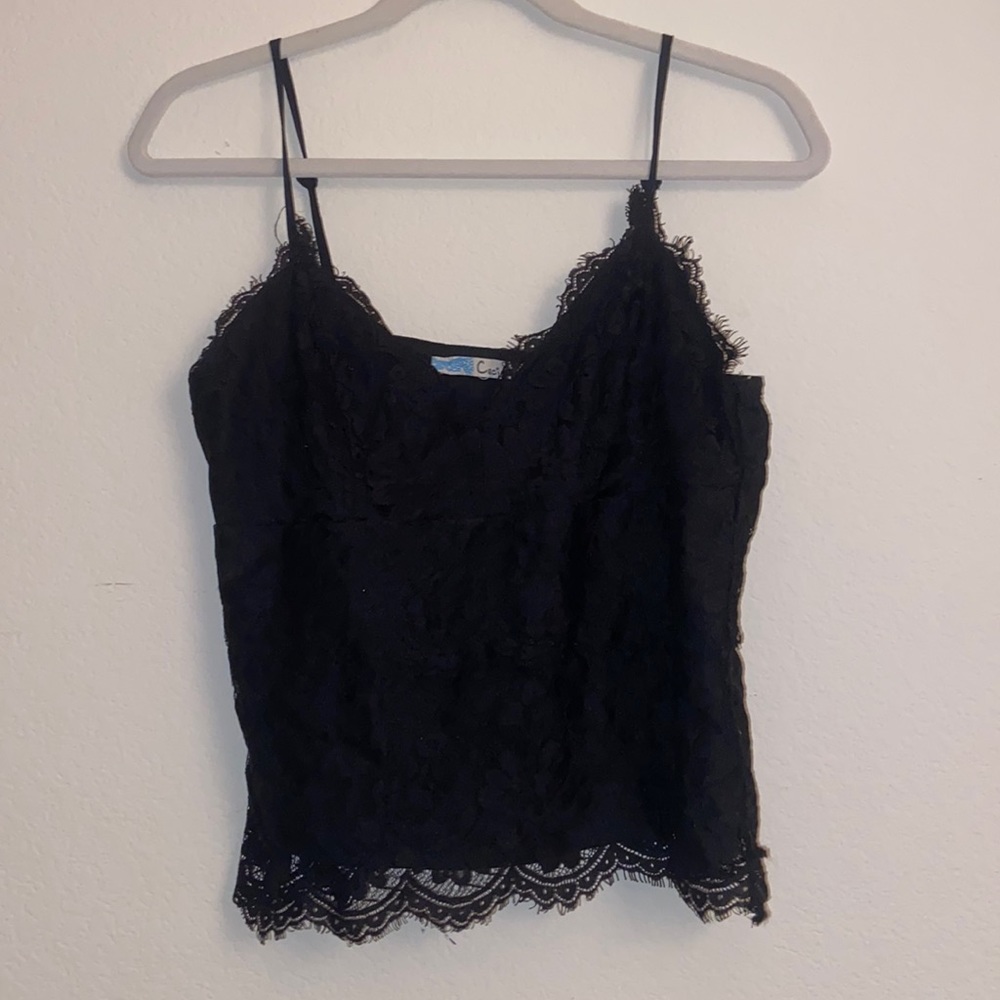 Gorgeous floral lace tank!